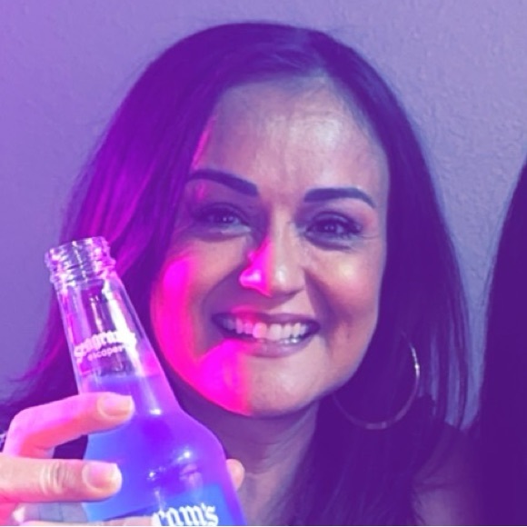 Meet your Posher, Evalina - Picture 2 of 3